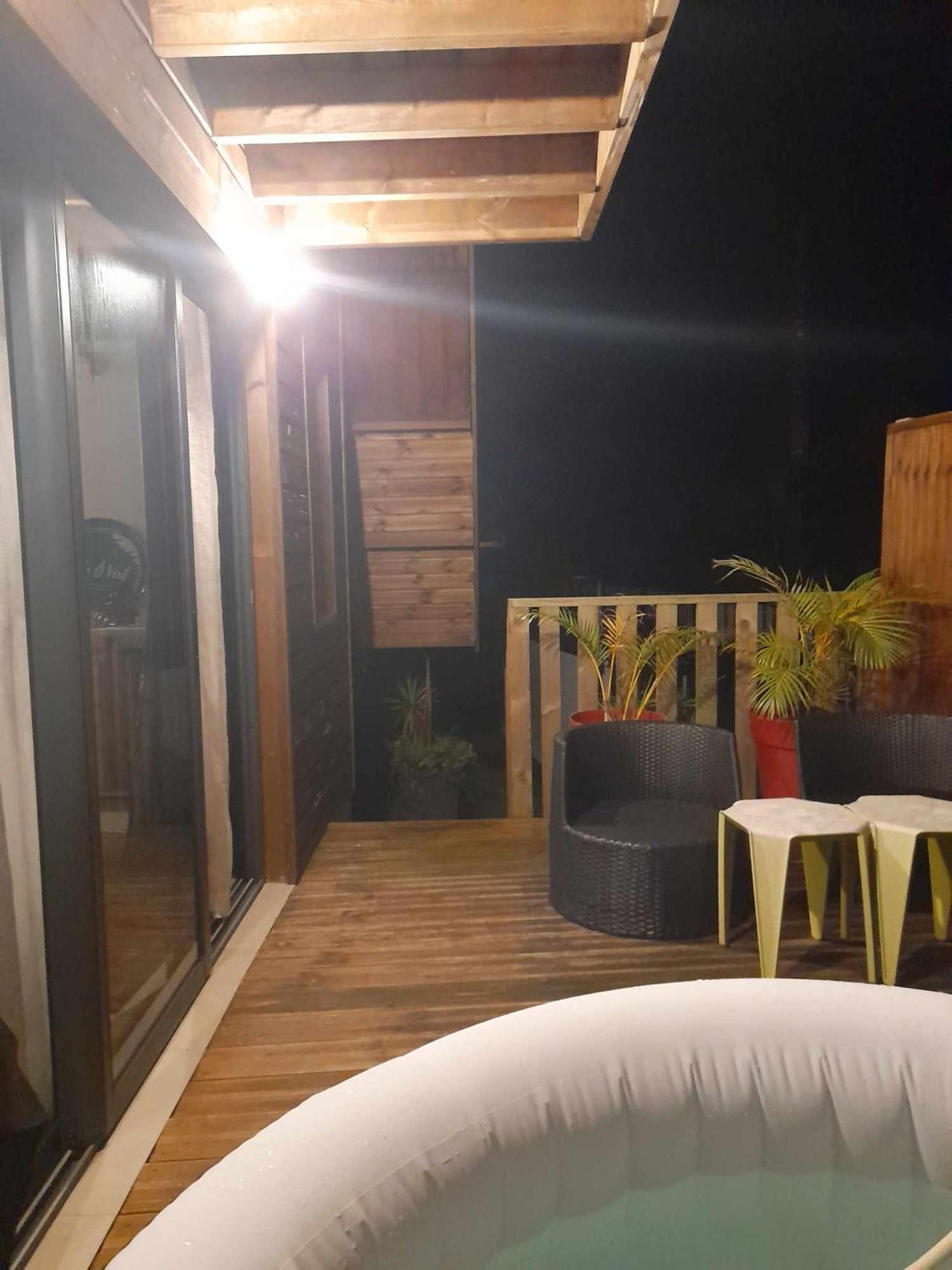 Charmant Chalet Avec Jacuzzi, L'Ile O Vert Saint-Philippe Buitenkant foto